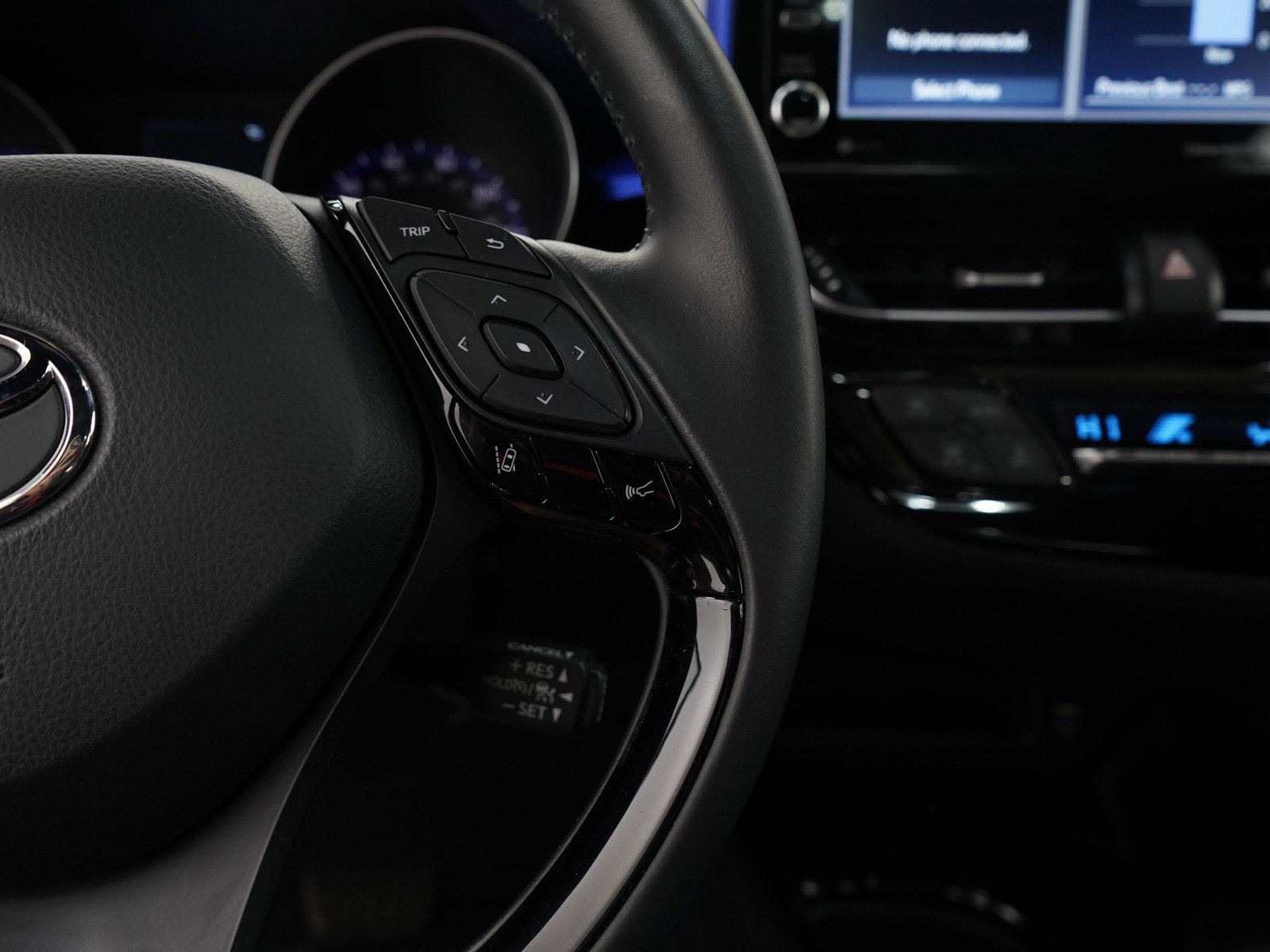 Used 2021 Toyota C-HR XLE image 24