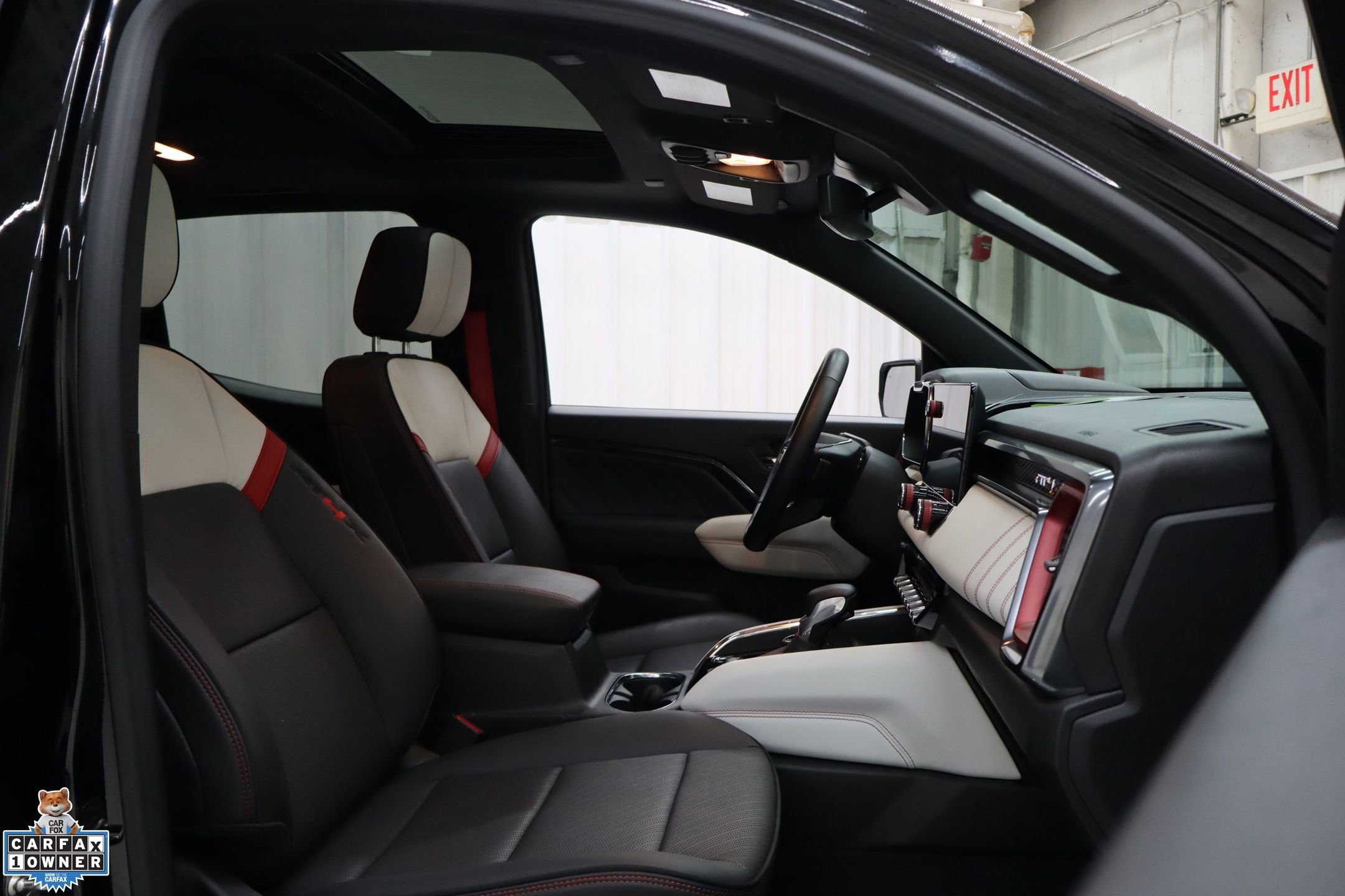 Used 2024 GMC Canyon AT4X image 31