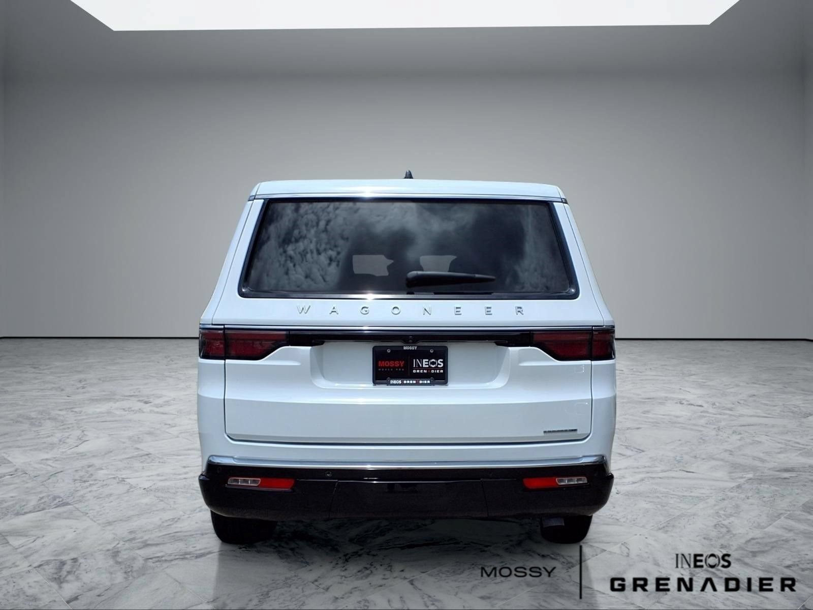 Used 2024 Jeep Wagoneer L Series II RWD image 6