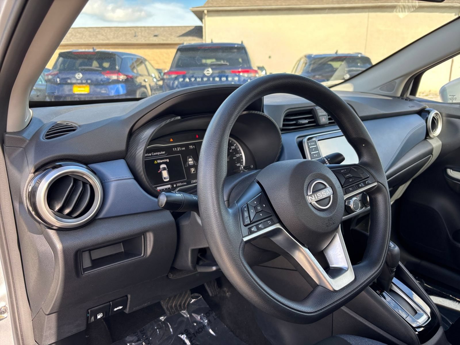 Used 2025 Nissan Versa SV FWD image 31