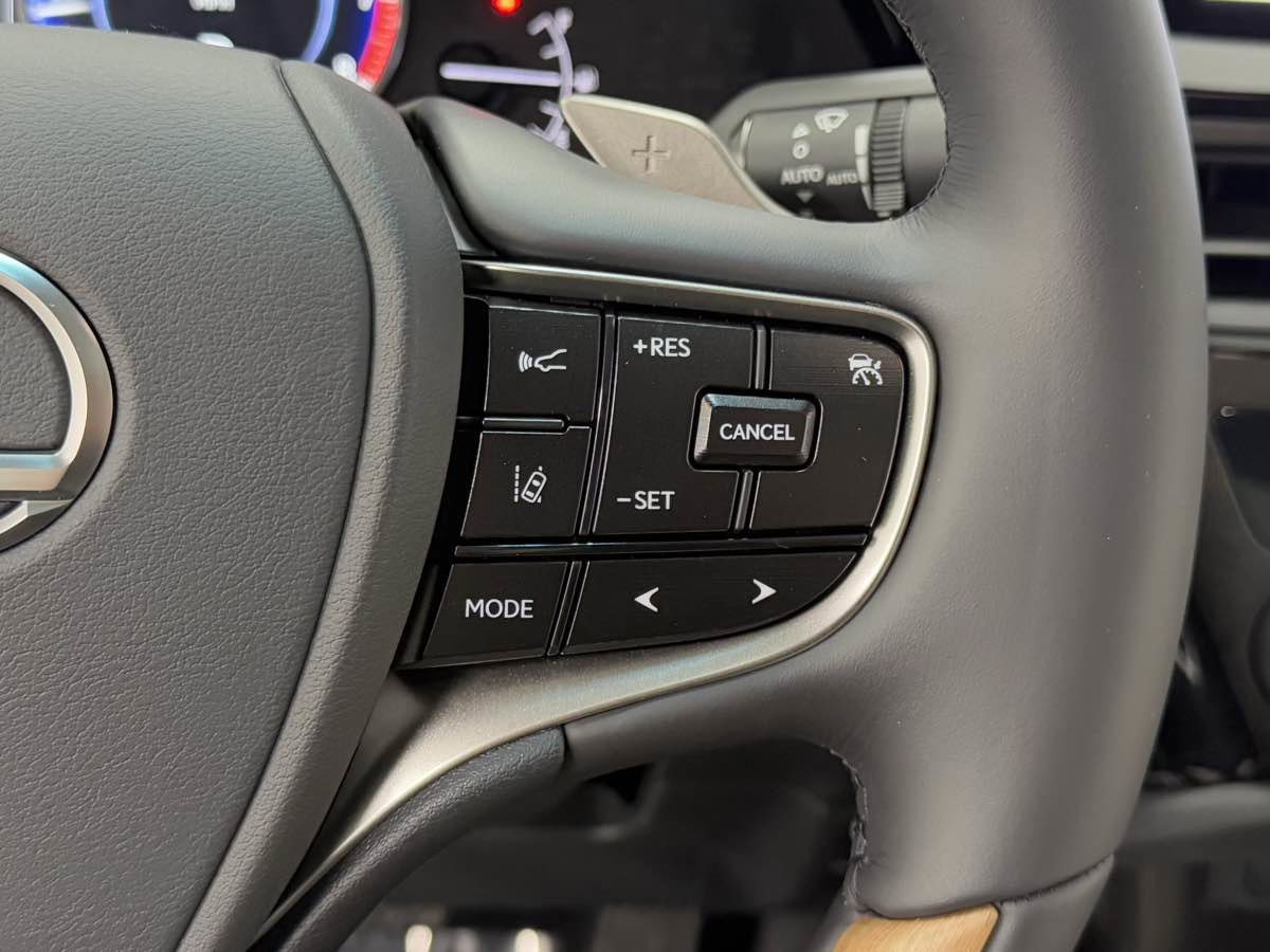 Used 2025 Lexus ES 350 Ultra Luxury image 19