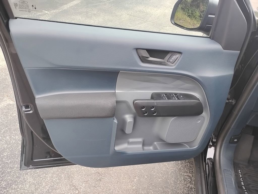 New 2025 Ford Maverick XL image 16