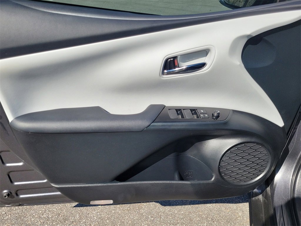Used 2022 Toyota Prius Prime Limited image 18