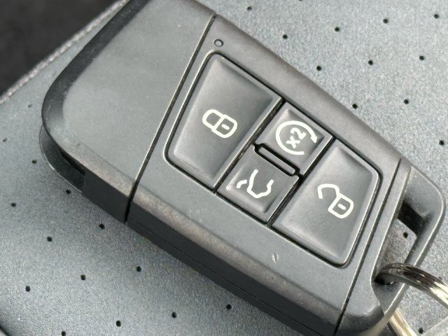 Used 2025 Volkswagen Jetta SE FWD image 25