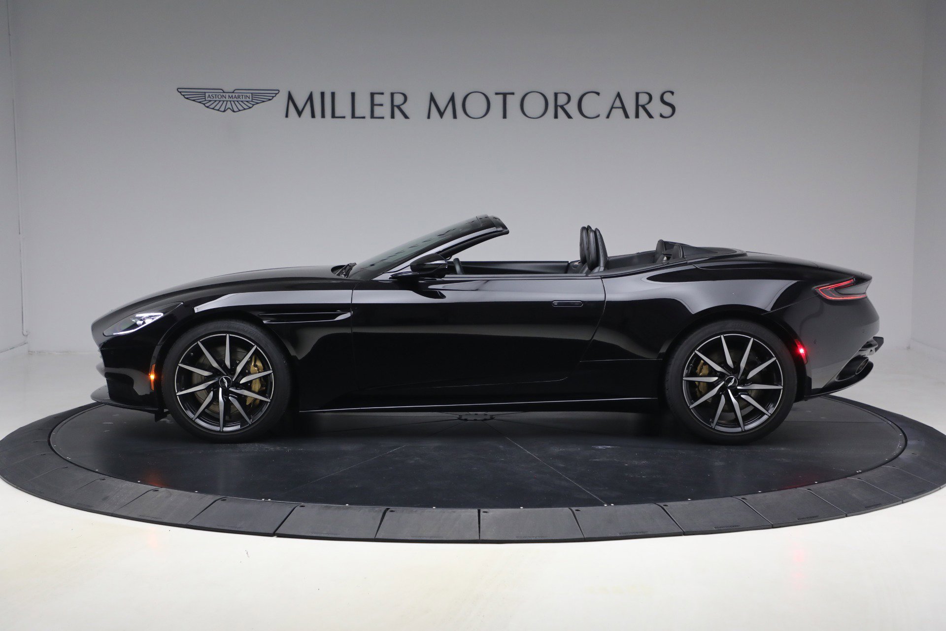 Used 2020 Aston Martin DB11 Volante image 3