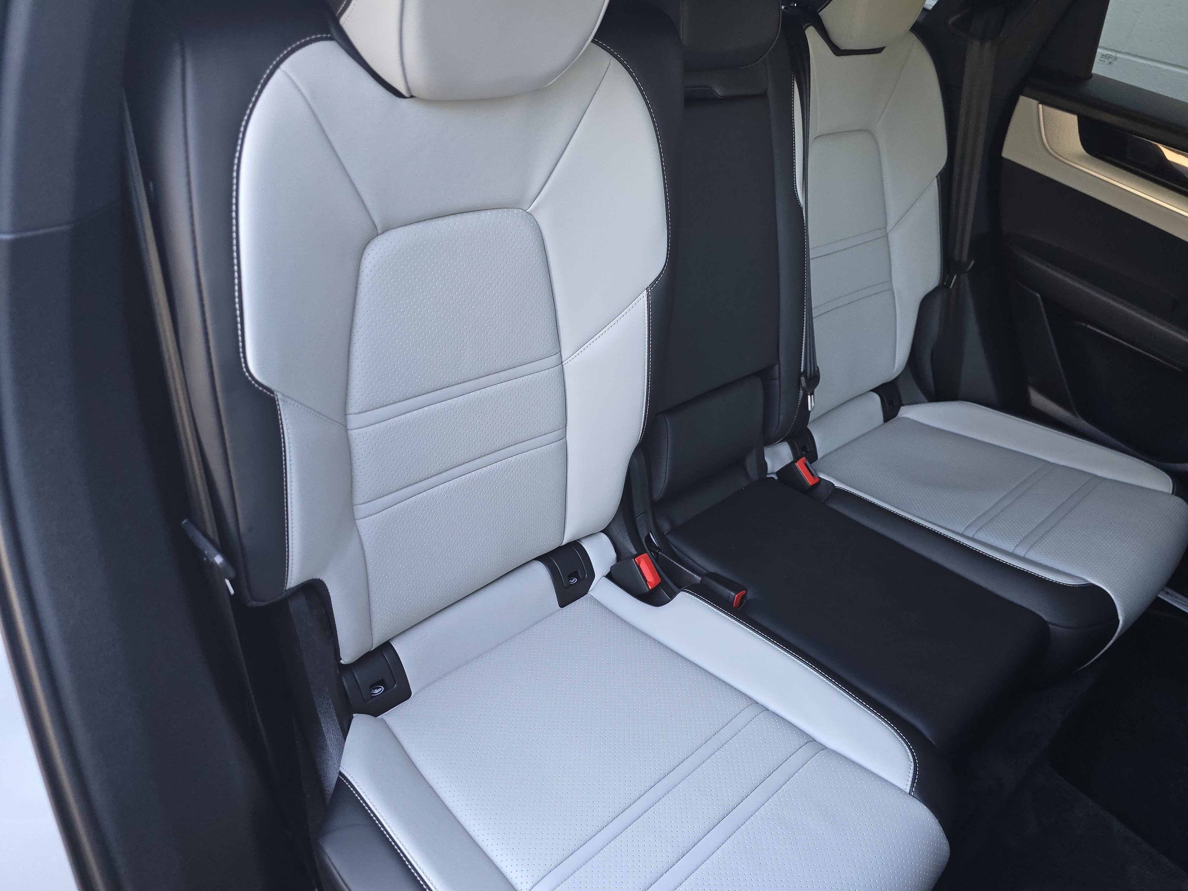 Certified 2024 Porsche Cayenne Coupe AWD/4WD image 20