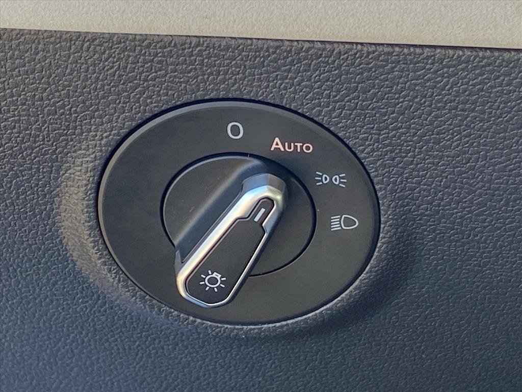 Used 2025 Volkswagen Taos SE image 17