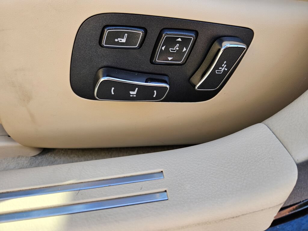 Used 2013 Lexus LS 600h L w/ Executive-Class Seating Pkg AWD/4WD image 23