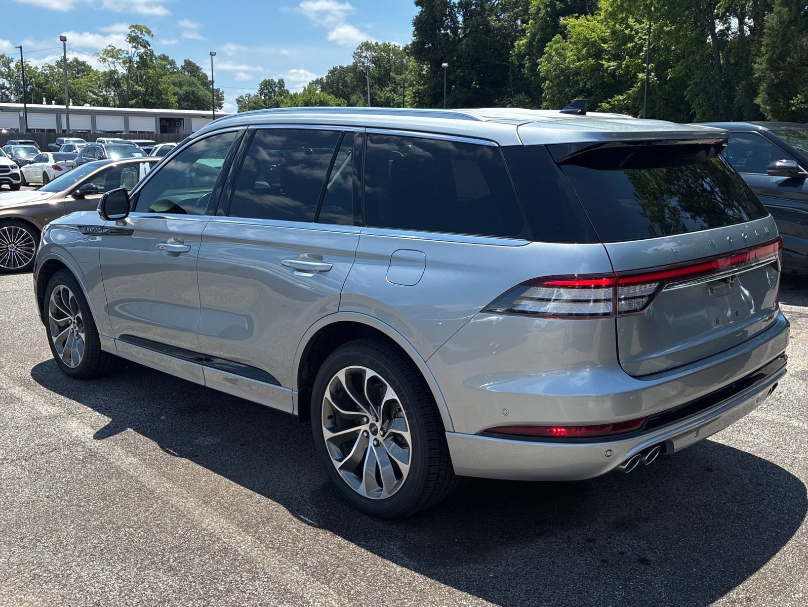 Used 2023 Lincoln Aviator Grand Touring w/ Equipment Group 301A AWD/4WD video 2