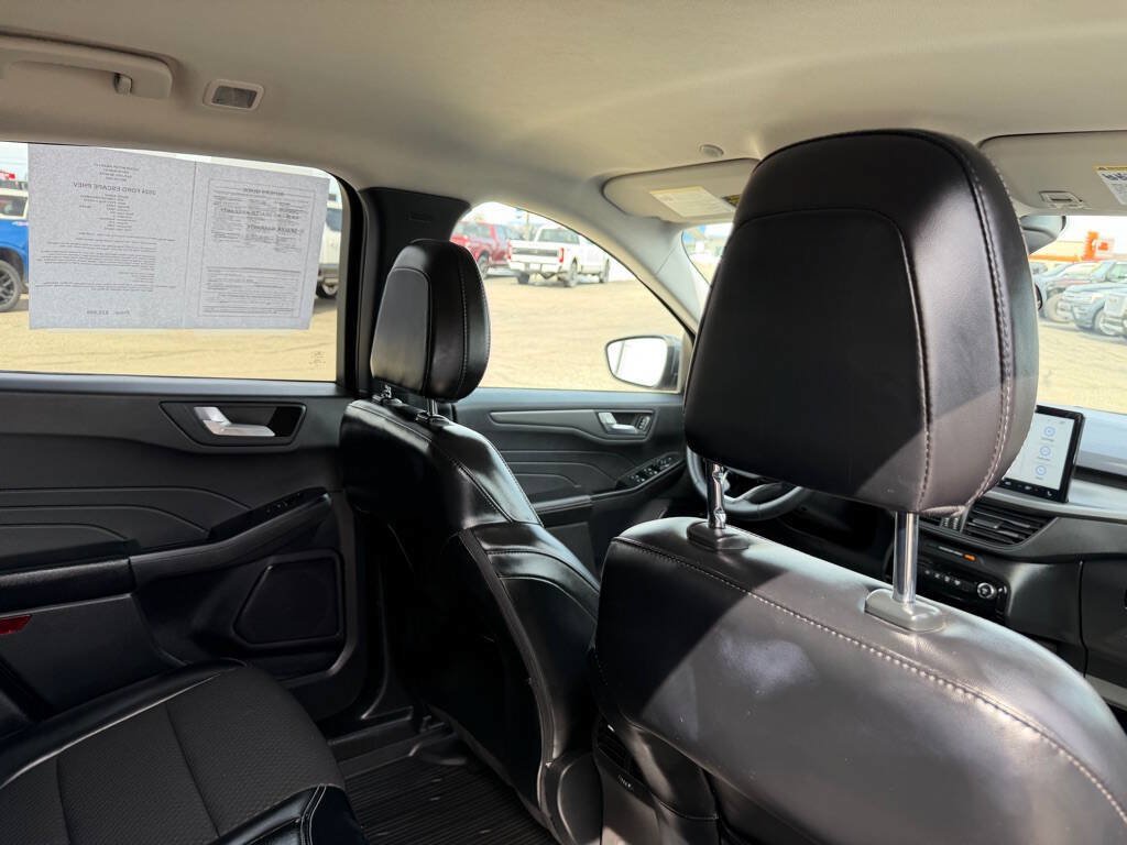 Used 2024 Ford Escape SE w/ Class II Trailer Tow Package FWD image 48