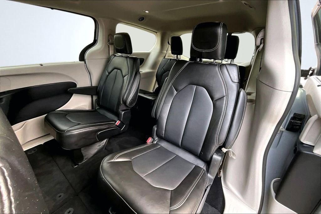 Used 2024 Chrysler Pacifica Touring-L FWD image 26