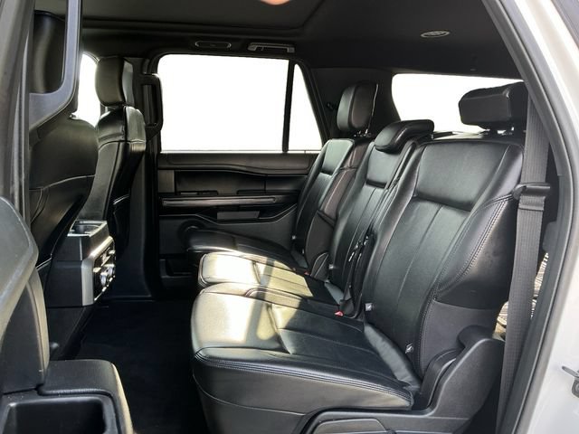 Used 2020 Ford Expedition Max XLT w/ Equipment Group 202A AWD/4WD image 16