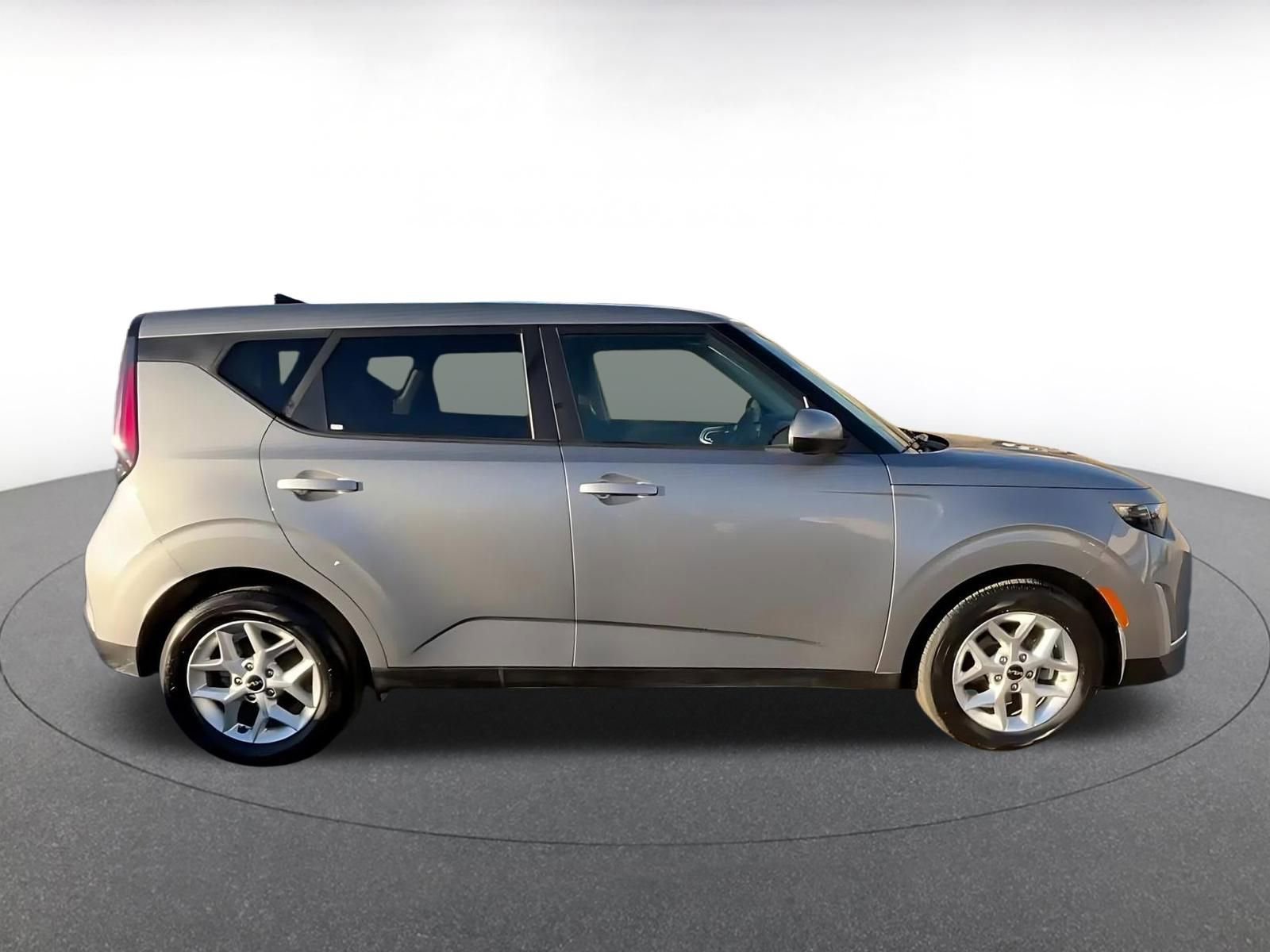 Used 2025 Kia Soul LX w/ LX Technology Package image 16