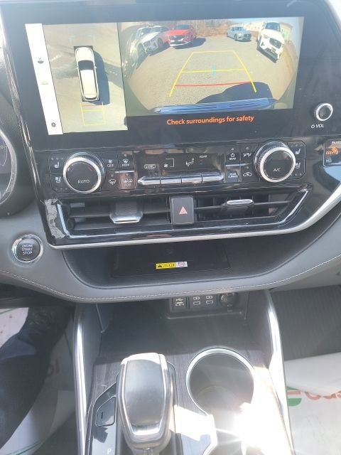 Used 2023 Toyota Highlander Platinum image 11