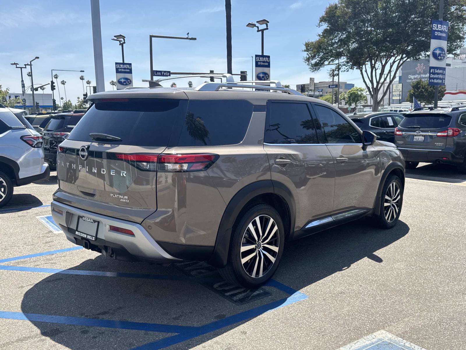 Used 2023 Nissan Pathfinder Platinum w/ Cargo Package AWD/4WD image 4