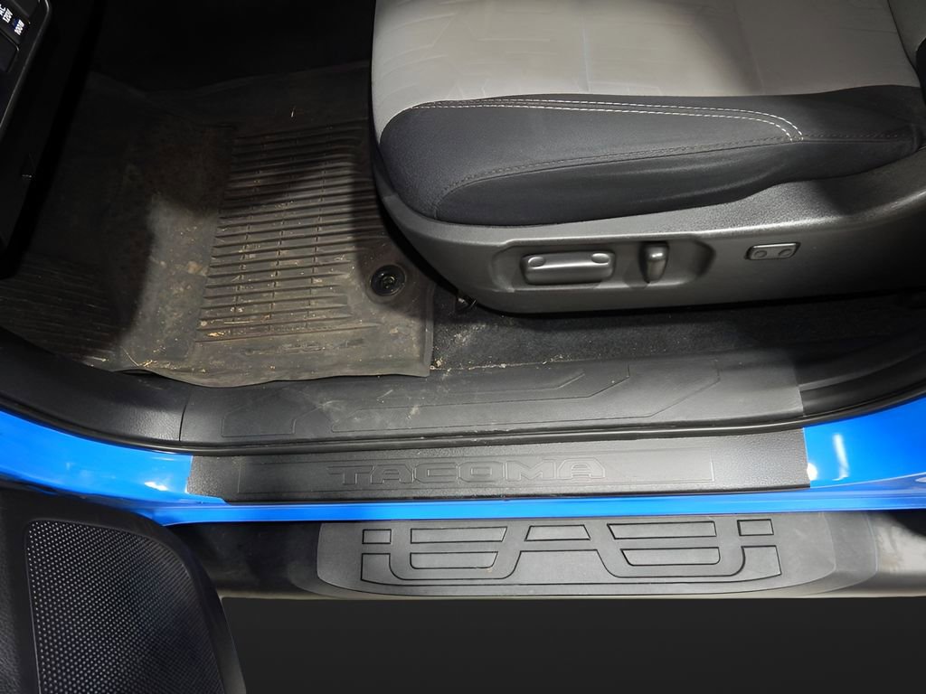 Used 2021 Toyota Tacoma TRD Sport AWD/4WD image 10