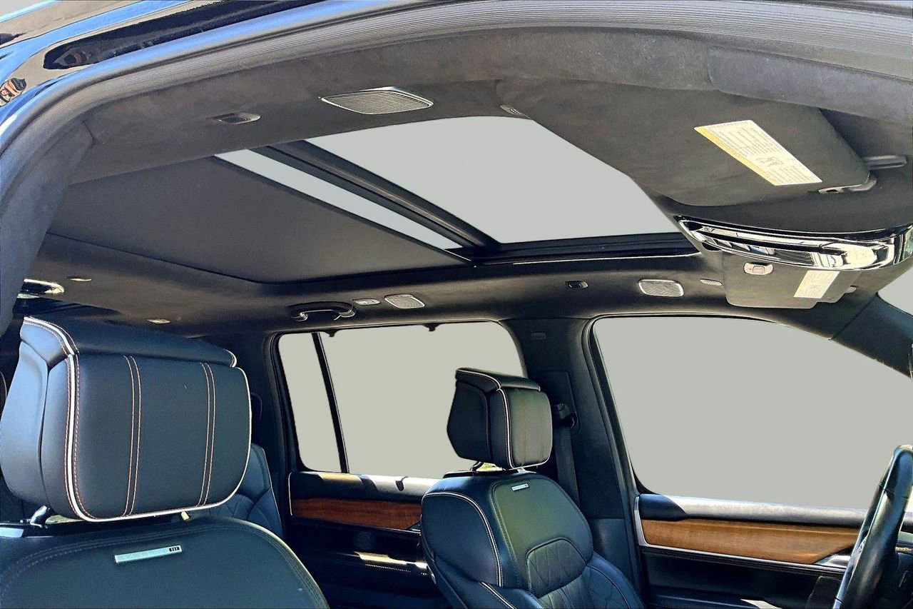 Certified 2022 Jeep Grand Wagoneer Series III AWD/4WD image 16