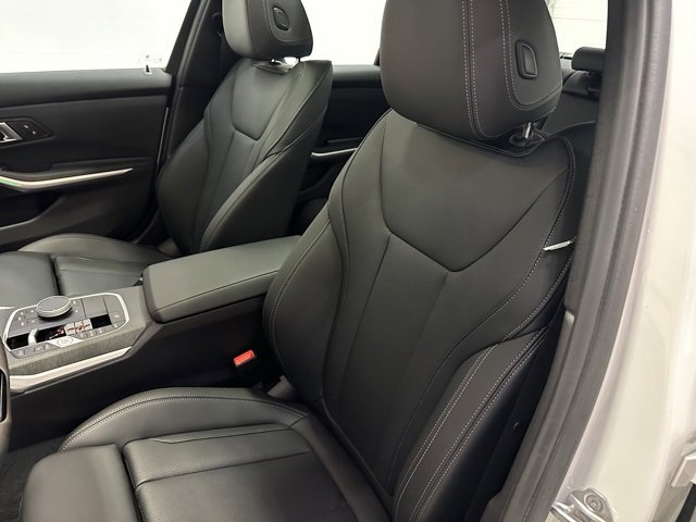 Used 2025 BMW 330i xDrive Sedan w/ Premium Package image 23