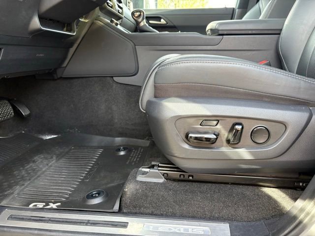 Used 2024 Lexus GX 550 w/ Accessory Package (2T) AWD/4WD image 30