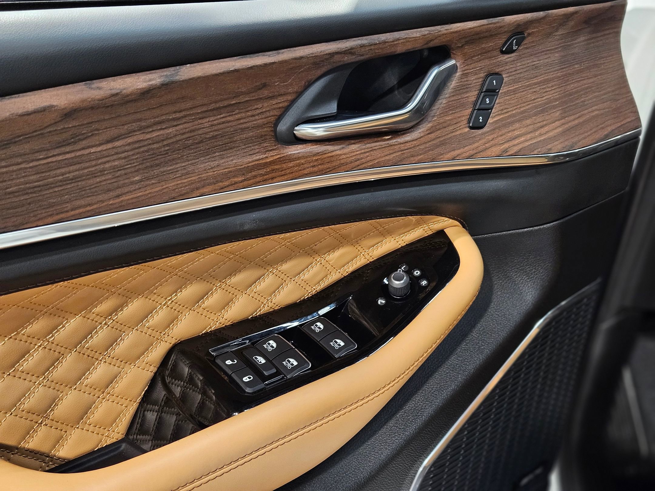 Used 2024 Jeep Grand Cherokee L Summit image 21