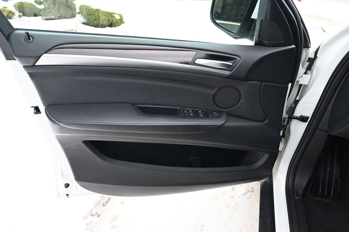 Used 2013 BMW X6 xDrive50i image 16