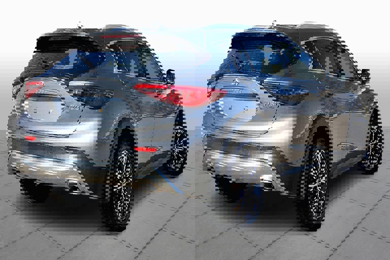 Used 2019 INFINITI QX30 AWD w/ Proassist Package image 12