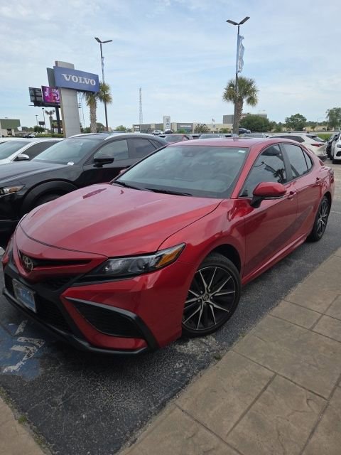 Used 2024 Toyota Camry SE w/ Cold Weather Package FWD image 8