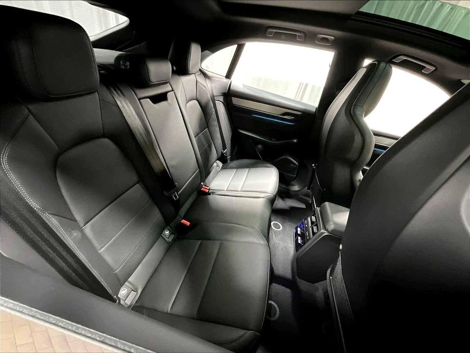 New 2026 Porsche Macan Electric RWD image 30