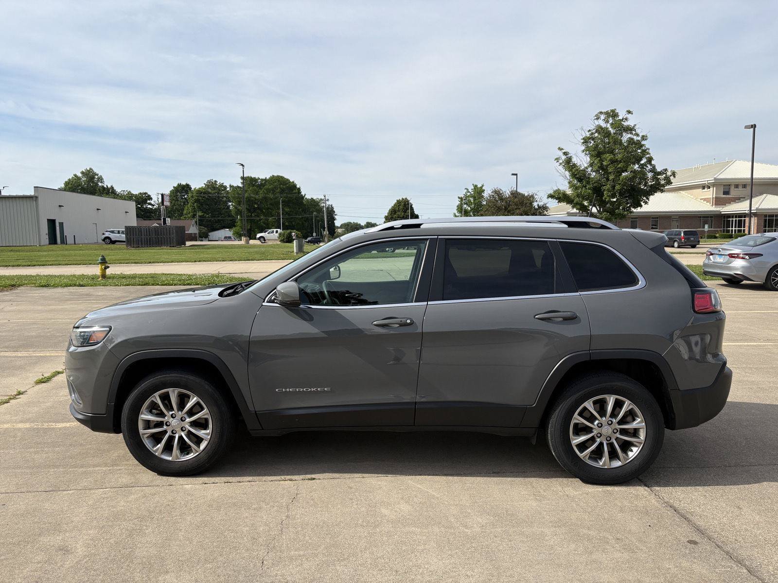 Used 2021 Jeep Cherokee Latitude Lux w/ Comfort/Convenience Group AWD/4WD image 22