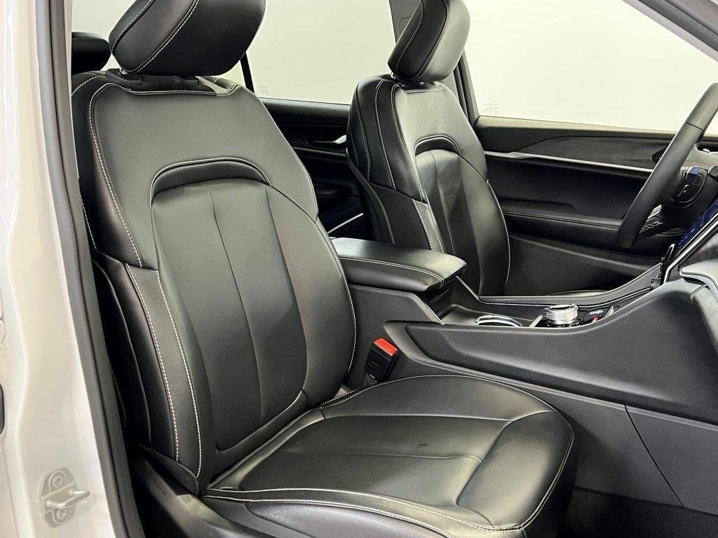 Used 2024 Jeep Grand Cherokee Limited 4xe image 13