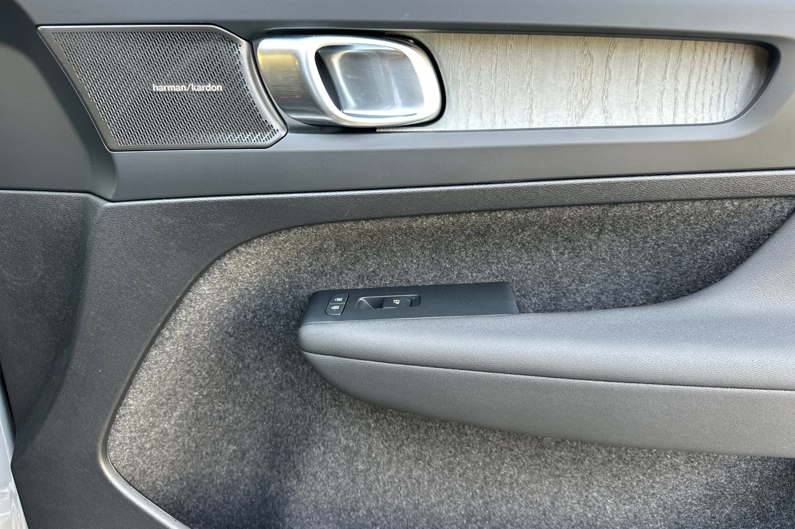 New 2025 Volvo XC40 B5 Plus w/ Climate Package image 19