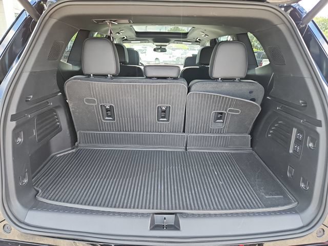 Used 2025 Buick Enclave Avenir AWD/4WD image 9