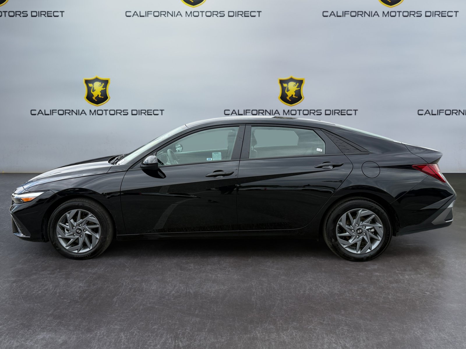 Used 2026 Hyundai Elantra Hybrid w/ Cargo Package FWD image 2
