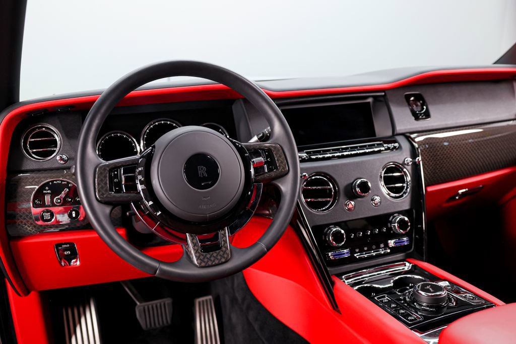 Used 2022 Rolls-Royce Cullinan Black Badge w/ Dark Exterior Package image 19