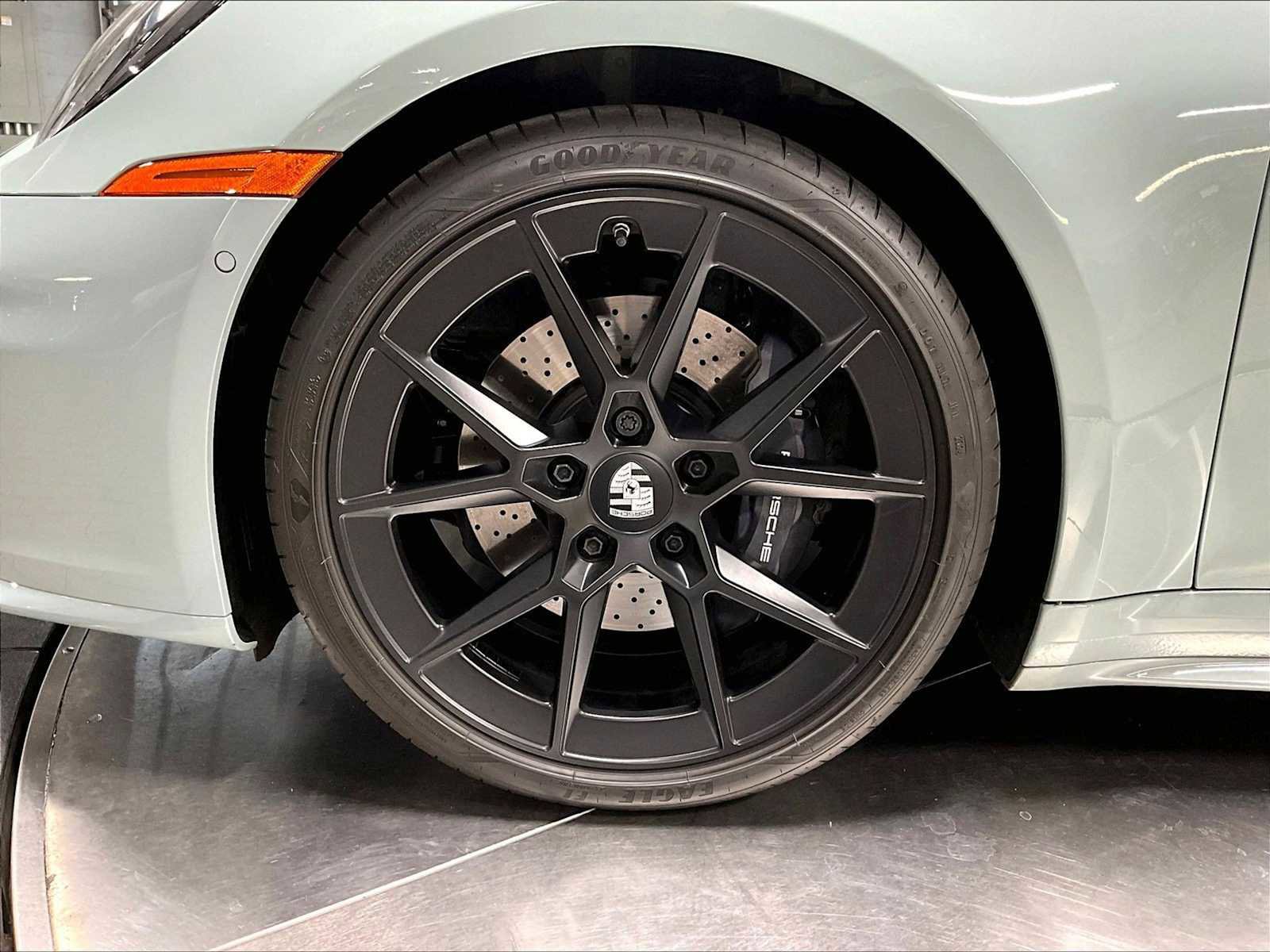 Used 2025 Porsche 911 Carrera image 14