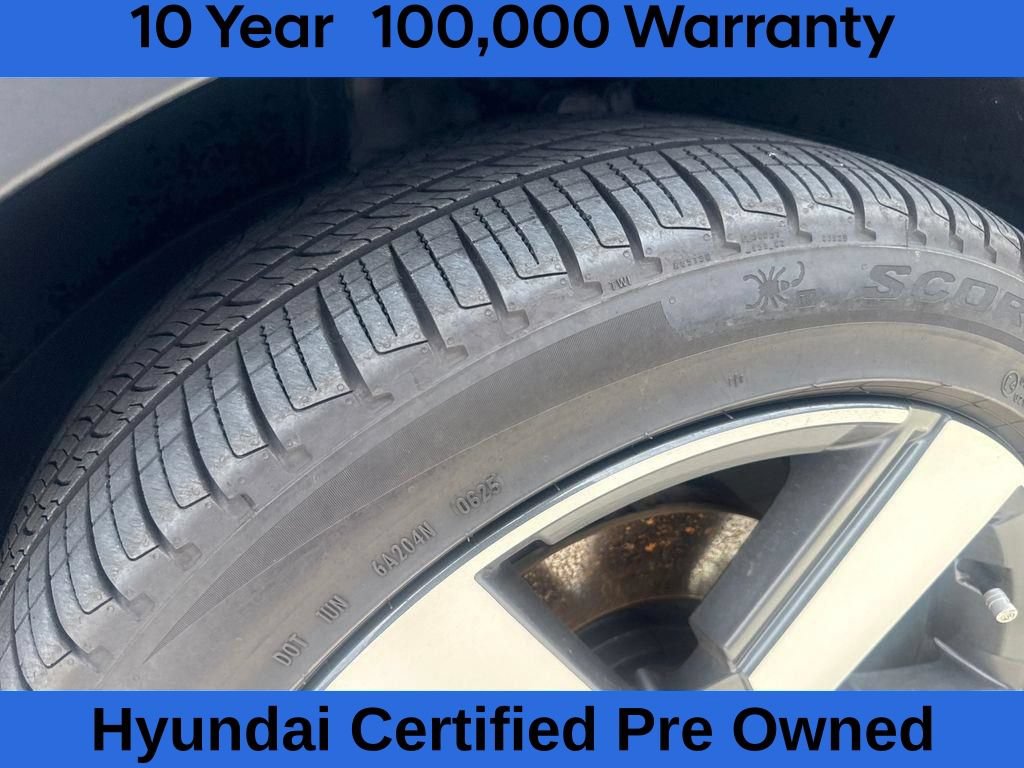 Used 2025 Hyundai Santa Fe Limited FWD image 16