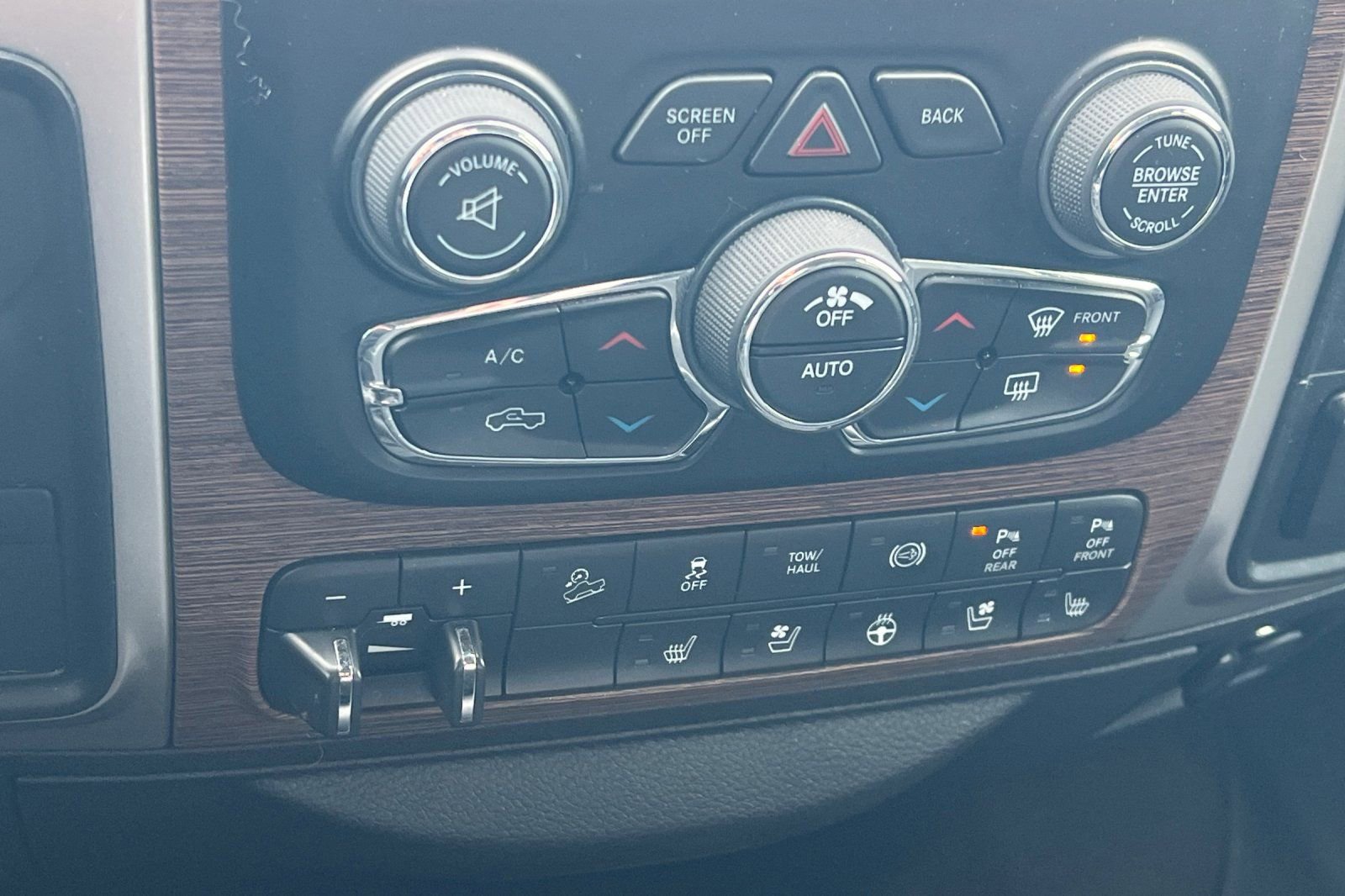 Used 2018 RAM 2500 Laramie w/ Off Road Package AWD/4WD image 21