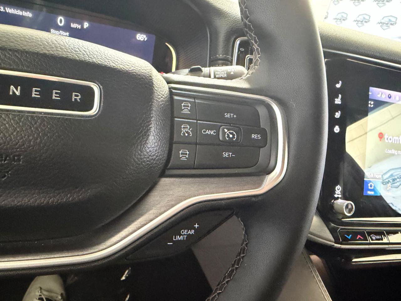 Used 2025 Jeep Wagoneer Series II AWD/4WD image 33