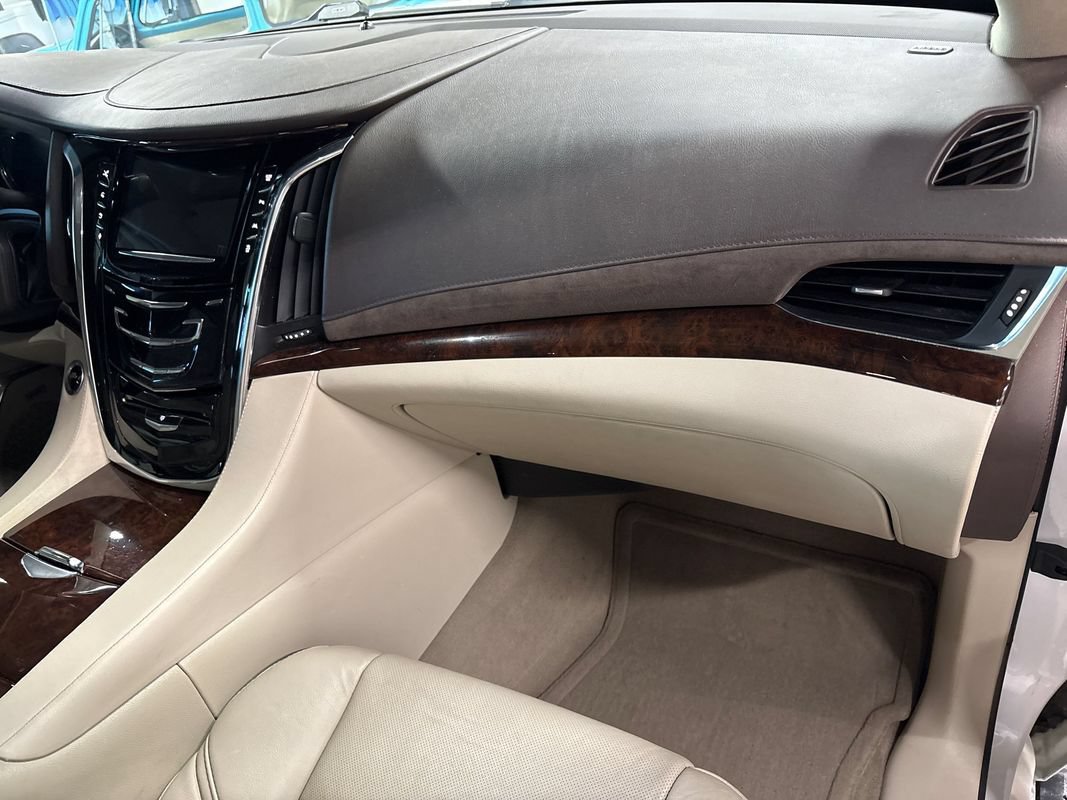 Used 2016 Cadillac Escalade Premium AWD/4WD image 39