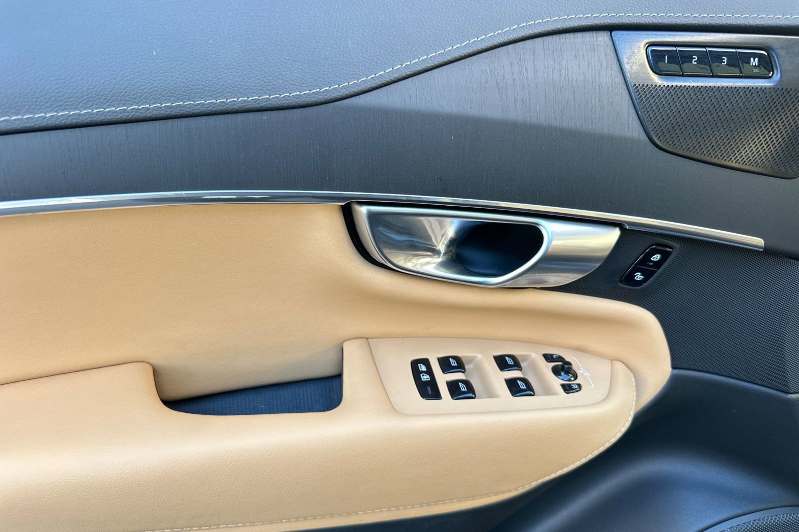 Used 2024 Volvo XC90 T8 Ultimate w/ Protection Package Premier image 10