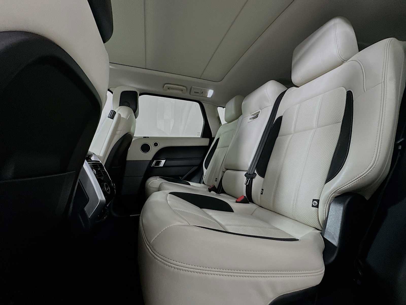 Used 2020 Land Rover Range Rover Sport HSE Dynamic image 21