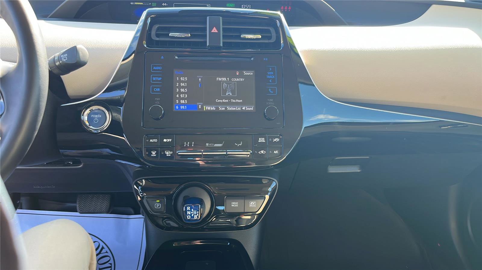 Used 2019 Toyota Prius XLE image 10