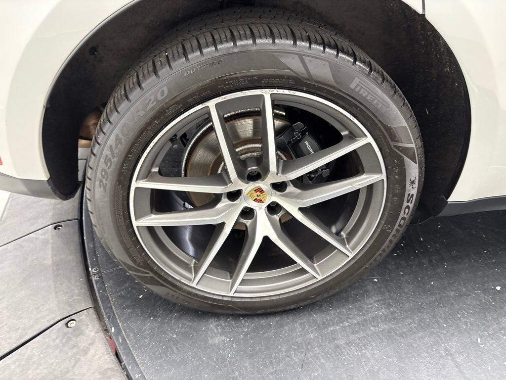 Certified 2023 Porsche Macan AWD/4WD image 16