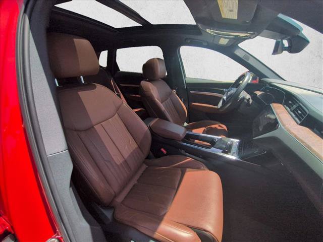 Used 2019 Audi e-tron Prestige w/ Prestige Package AWD/4WD image 20