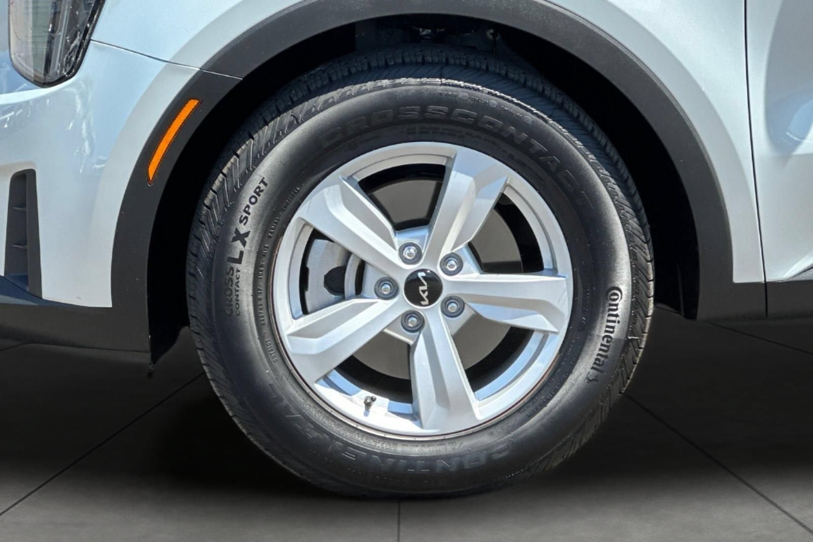 Certified 2026 Kia Sorento LX FWD image 32