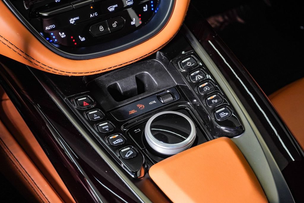 Used 2023 Aston Martin DBX AWD/4WD image 30