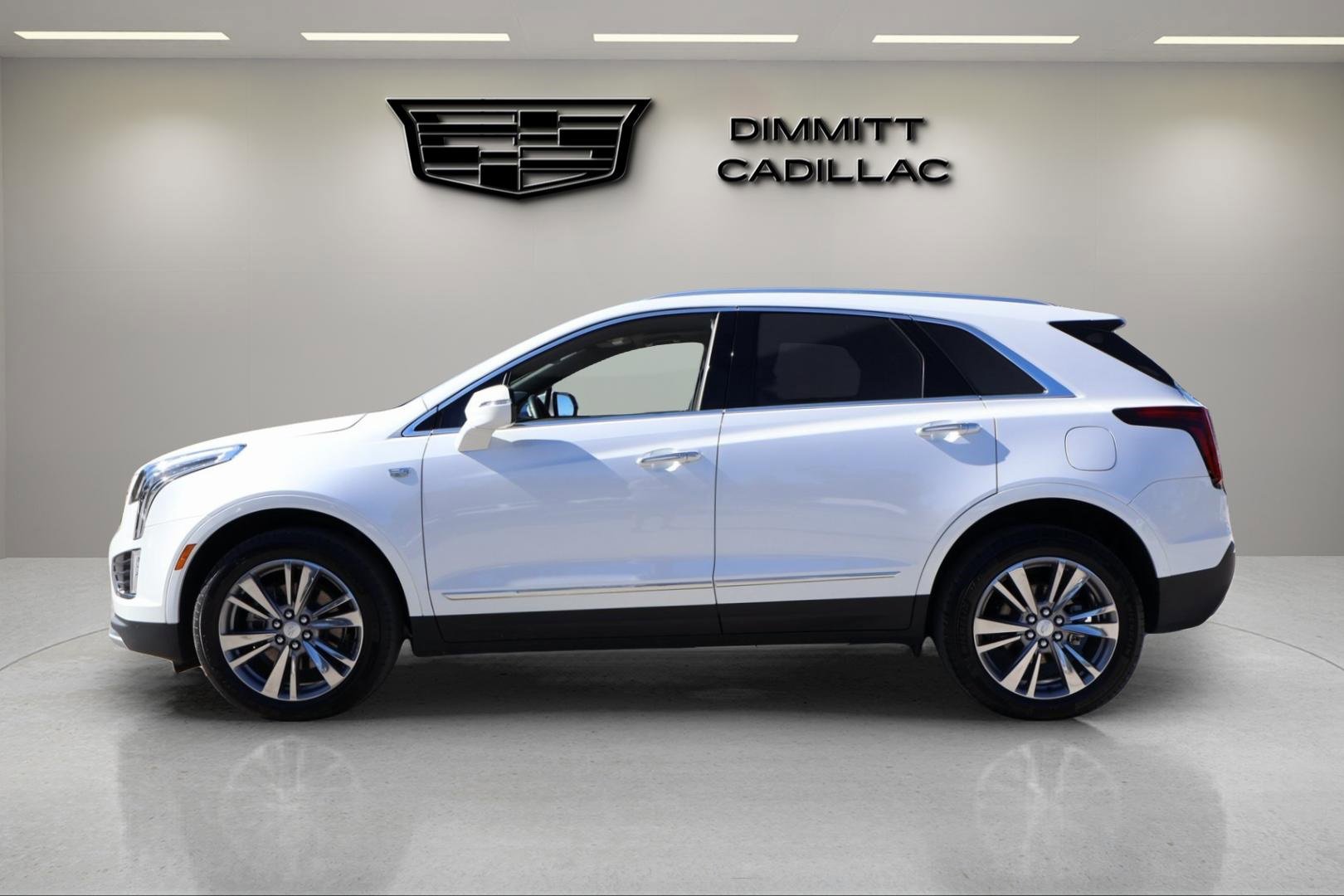 Certified 2025 Cadillac XT5 Premium Luxury image 2
