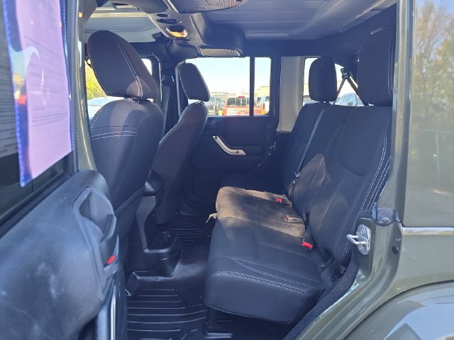 Used 2015 Jeep Wrangler Unlimited Sahara w/ Connectivity Group AWD/4WD image 14