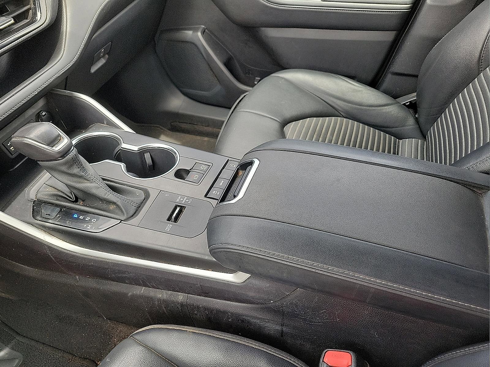 Used 2022 Toyota Highlander XSE FWD image 20