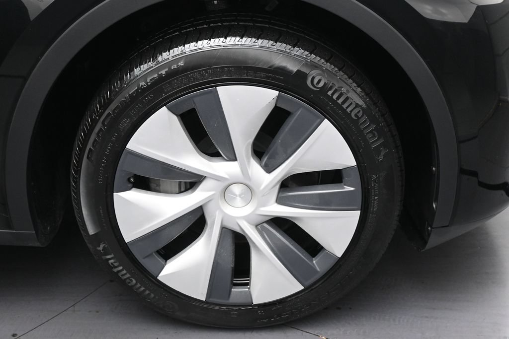 Used 2023 Tesla Model Y 2WD image 33